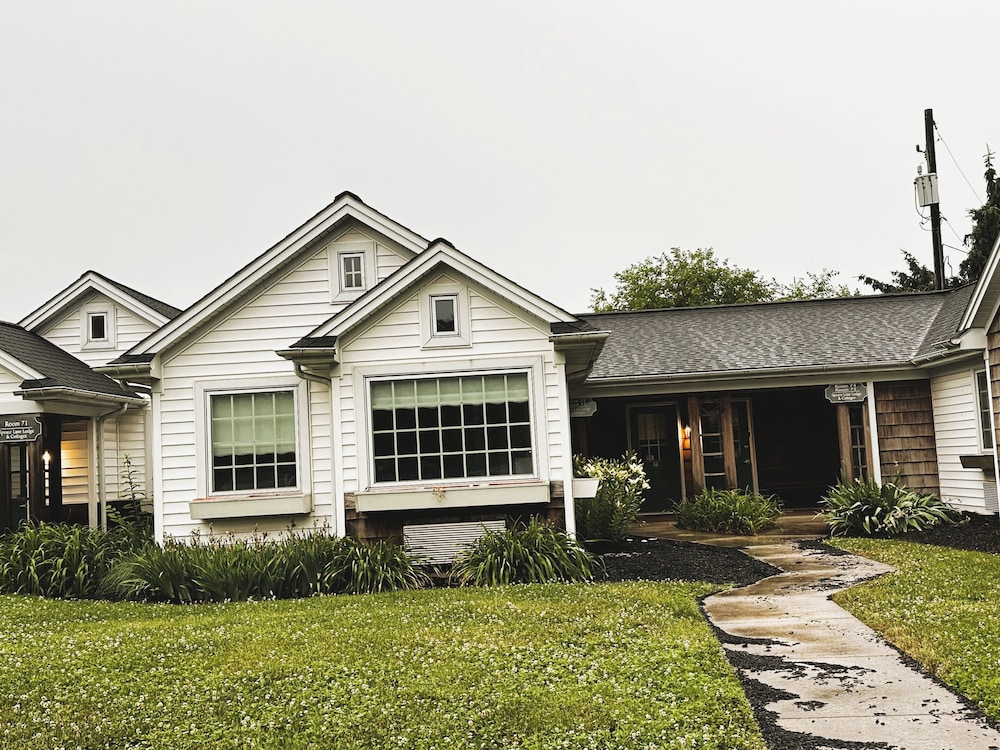 spruce lane lodge and cottages