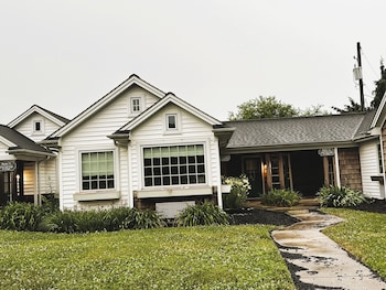 spruce lane lodge and cottages