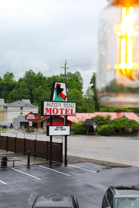 sleepy bear motel