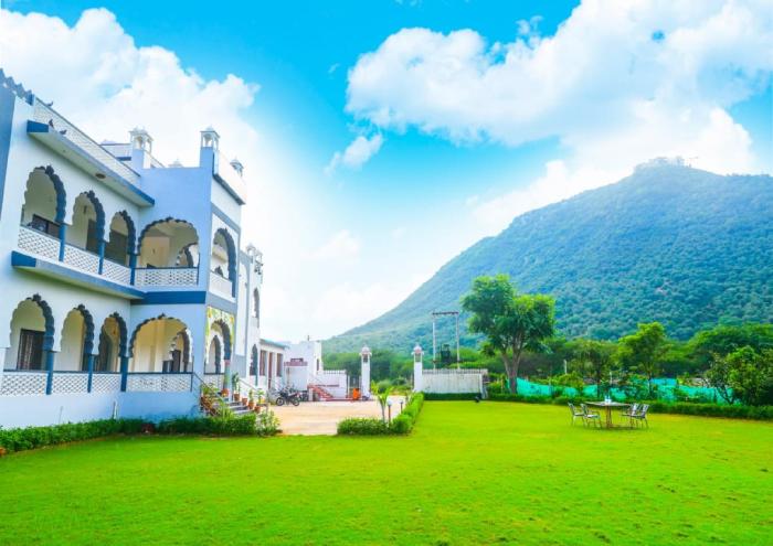 siddarth resort mountain view with pool