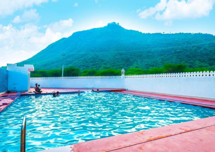 siddarth resort mountain view with pool