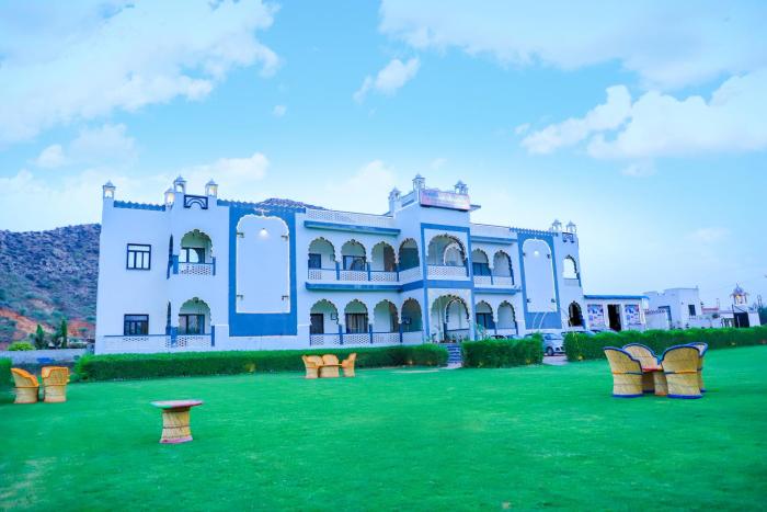 siddarth resort mountain view with pool