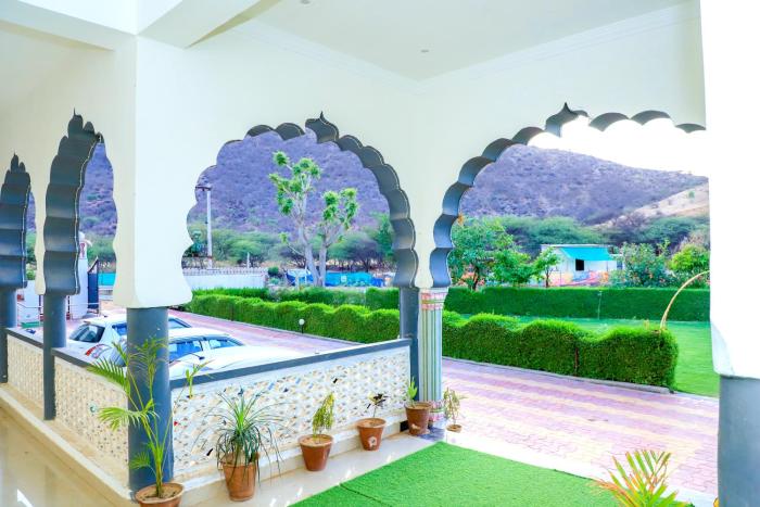 siddarth resort mountain view with pool