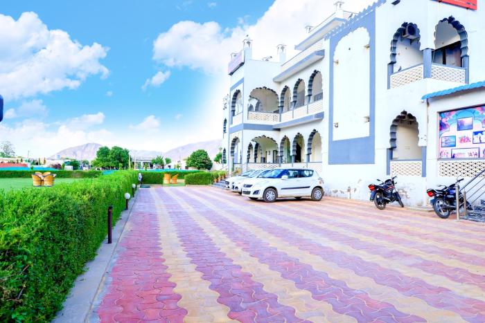 siddarth resort mountain view with pool