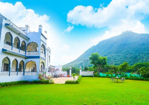 siddarth resort mountain view with pool