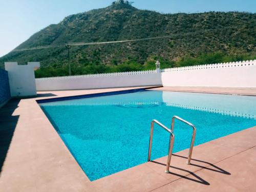 siddarth resort mountain view with pool