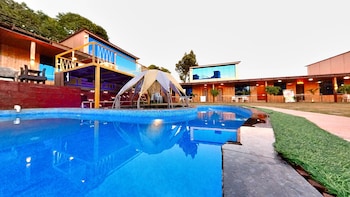 Arya Resort & Spa,,3 star