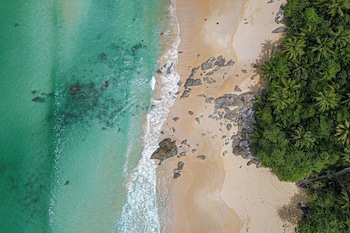 Sealord Naithon Beachfront Villa,,0 star