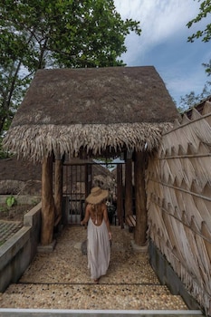 Sealord Naithon Beachfront Villa,,0 star