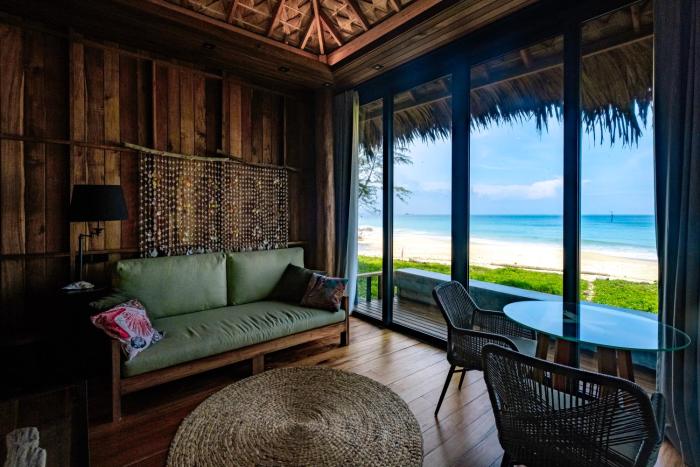 sealord naithon beachfront villa