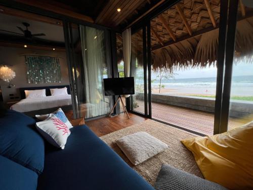 sealord naithon beachfront villa