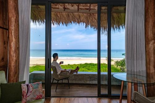 sealord naithon beachfront villa