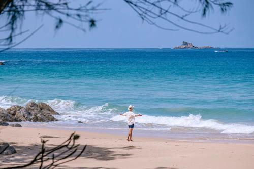 sealord naithon beachfront villa