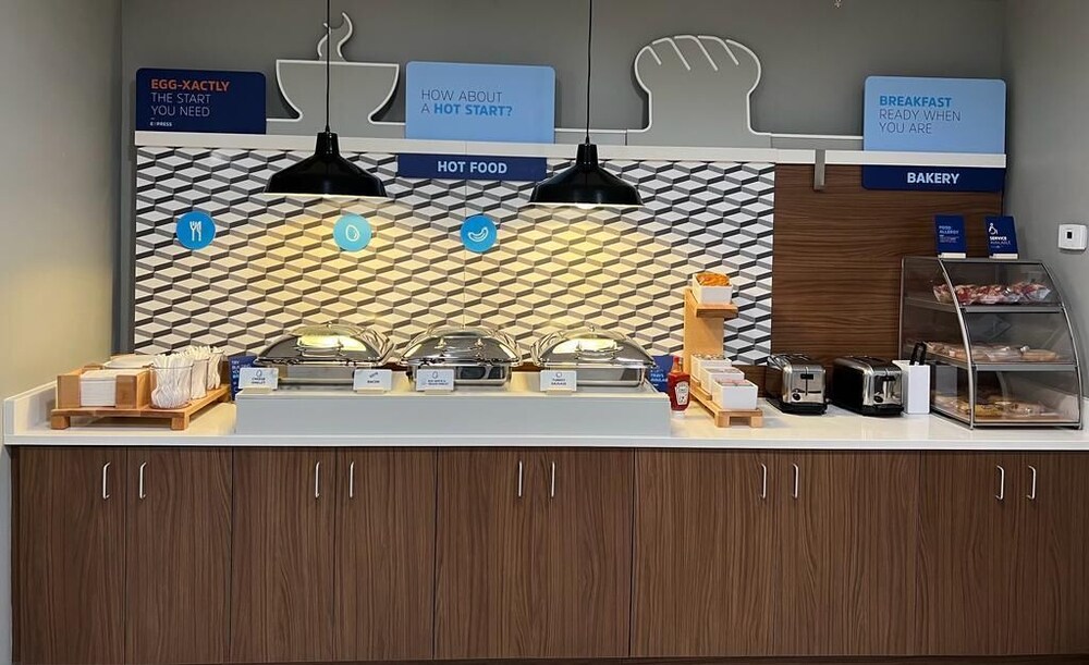 holiday inn express rensselaer by ihg