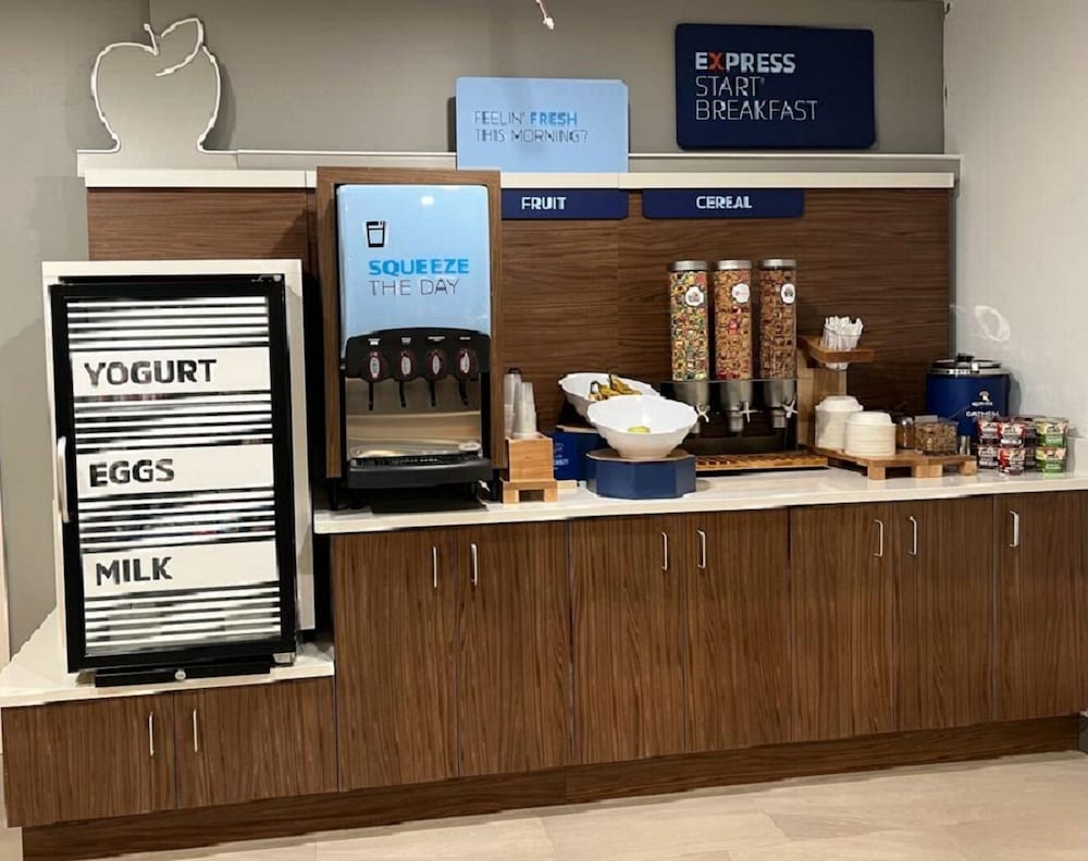 holiday inn express rensselaer by ihg