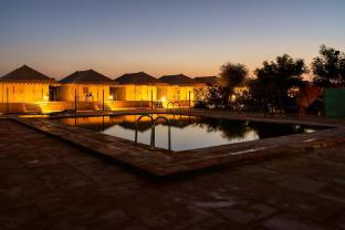 golden star desert camp