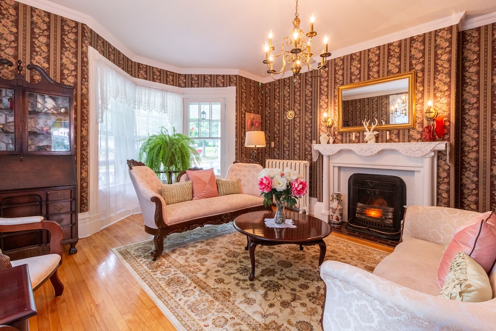 the dawson house bed and breakfast