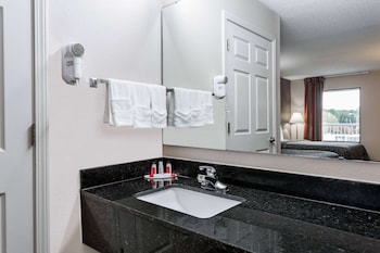 Days Inn By Wyndham Lugoff,Kershaw>>Columbia,2 star