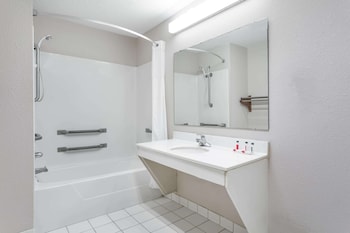 Days Inn By Wyndham Lugoff,Kershaw>>Columbia,2 star
