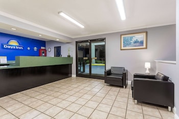 Days Inn By Wyndham Lugoff,Kershaw>>Columbia,2 star