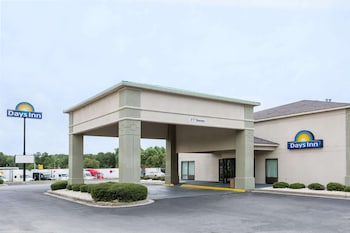Days Inn By Wyndham Lugoff,Kershaw>>Columbia,2 star