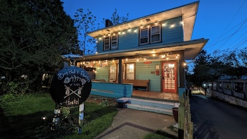 bon paul and sharkys youth hostel