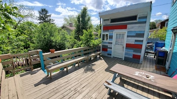 bon paul and sharkys youth hostel