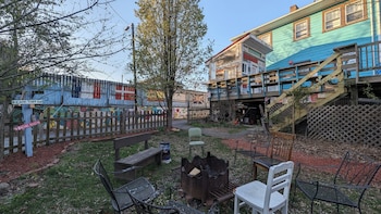 bon paul and sharkys youth hostel