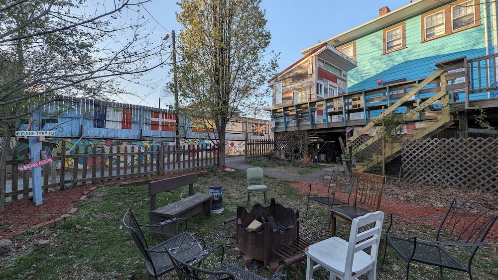 bon paul and sharkys youth hostel