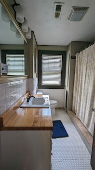 bon paul and sharkys youth hostel