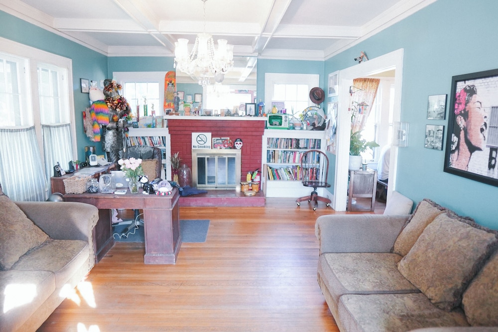 bon paul and sharkys youth hostel