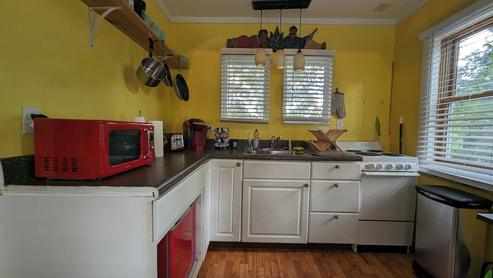 bon paul and sharkys youth hostel