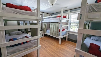 bon paul and sharkys youth hostel