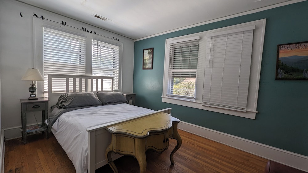 bon paul and sharkys youth hostel