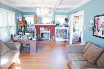 bon paul and sharkys youth hostel