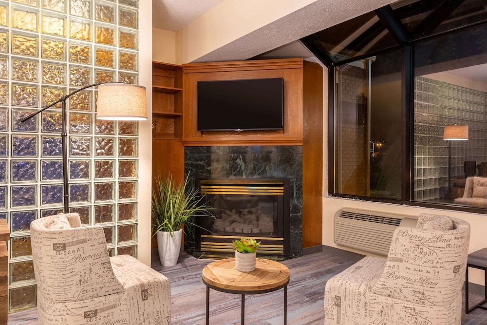 days inn and suites by wyndham madison