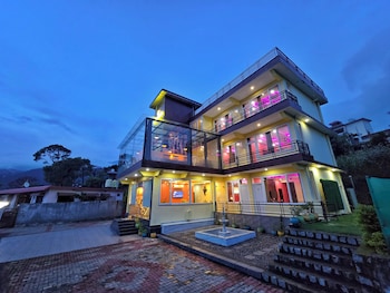 amoda best hotel in dharamshala