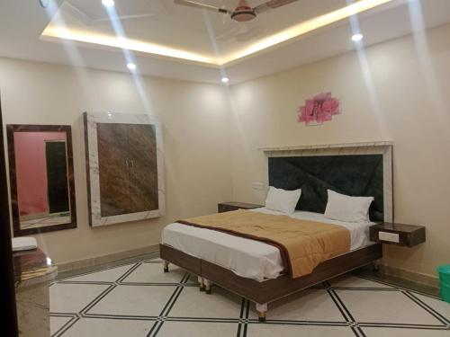 hello india home stay