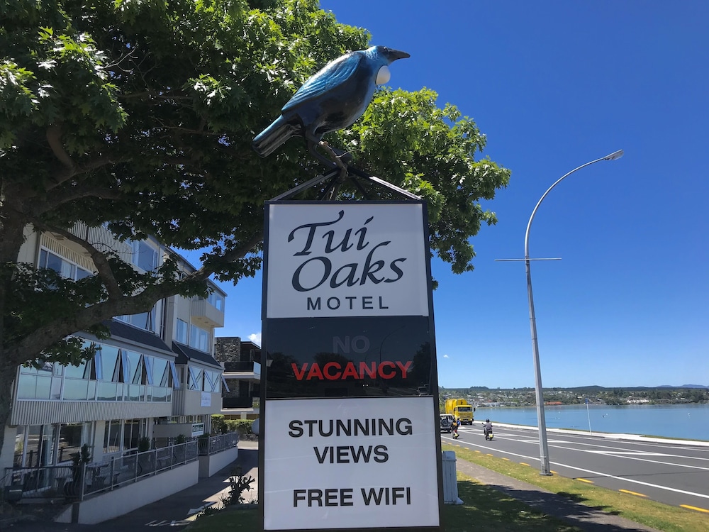 tui oaks motel