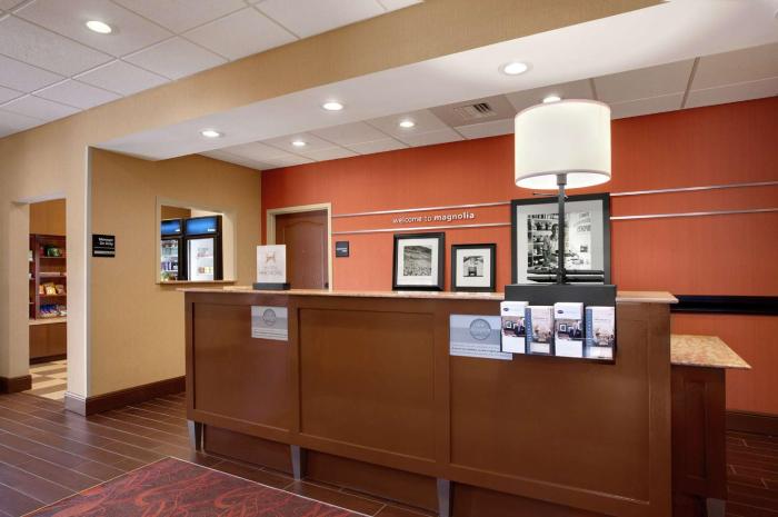 hampton inn magnolia