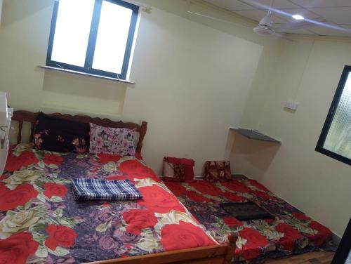 Anandi Nivas,,1 star