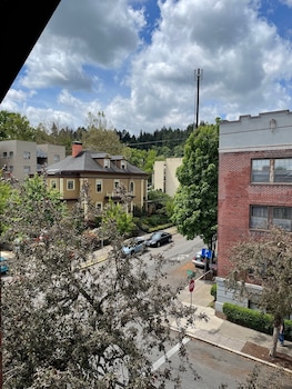 portland international guesthouse