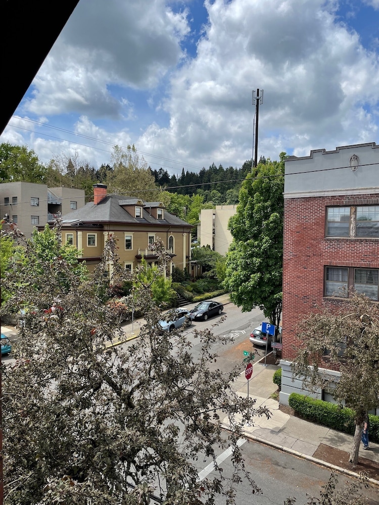 portland international guesthouse