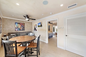 The Retreat In Laguna Beach,,2 star