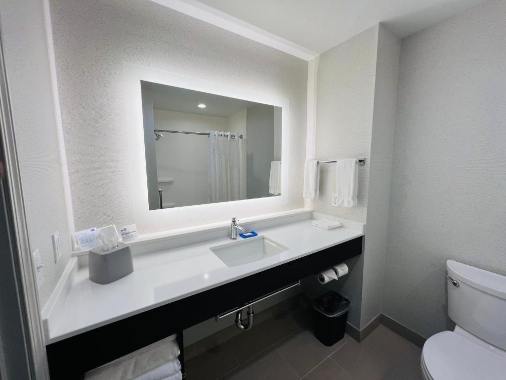 holiday inn express and suites salinas by ihg