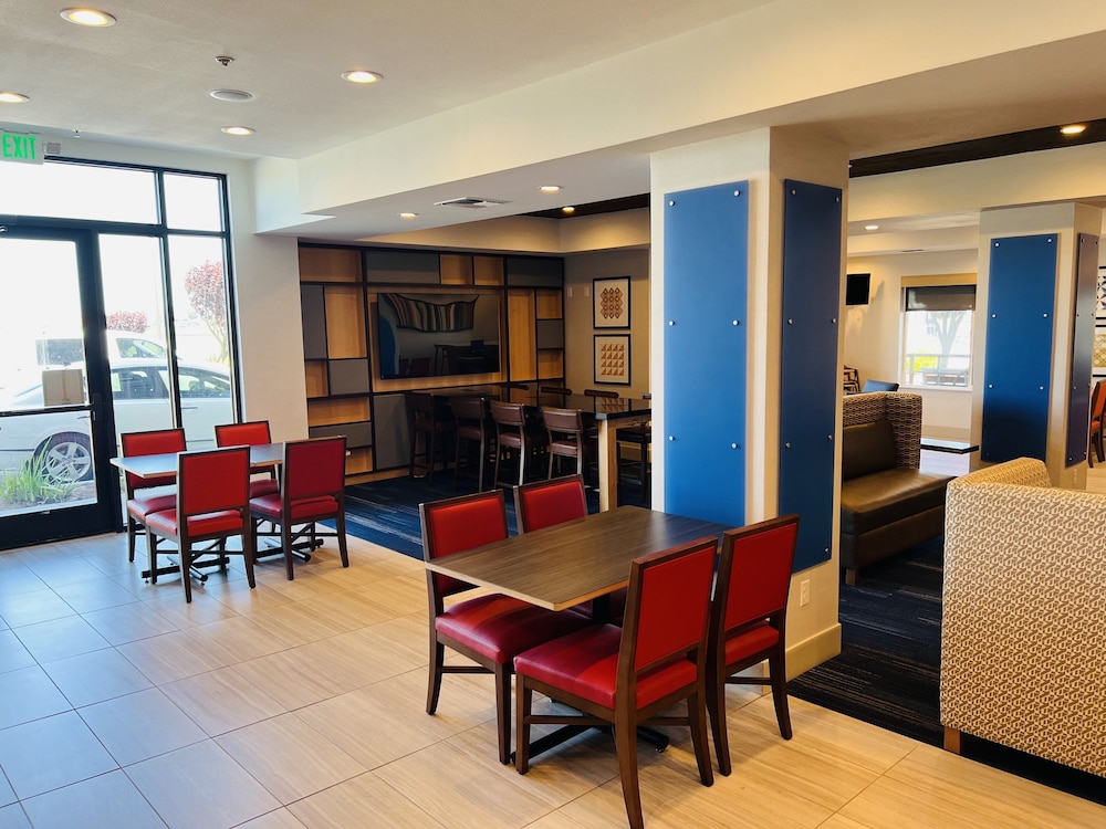 holiday inn express and suites salinas by ihg
