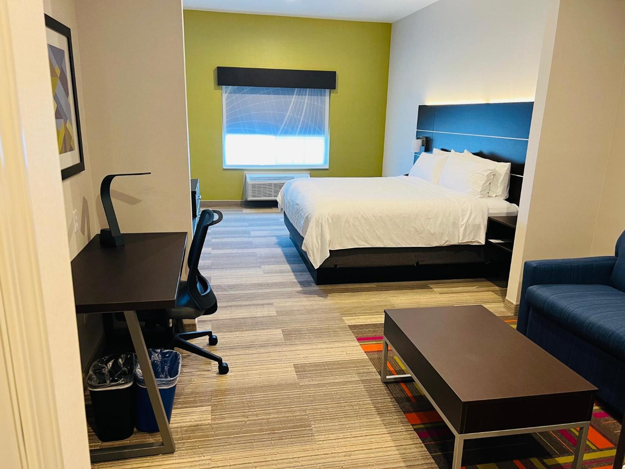 holiday inn express and suites salinas by ihg