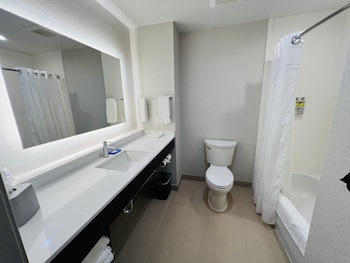 Holiday Inn Express & Suites Salinas By Ihg,Salinas>>Monterey,3 star