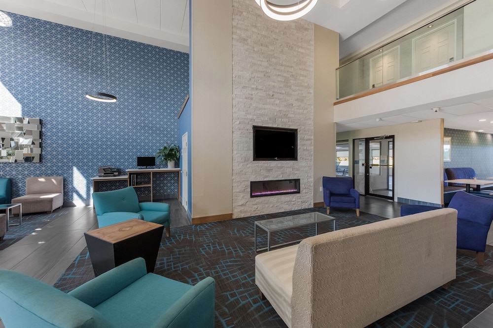 comfort inn and suites tipp city dayton north i 75