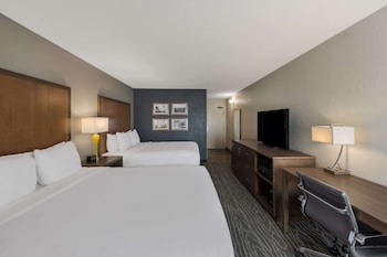 comfort inn and suites tipp city dayton north i 75